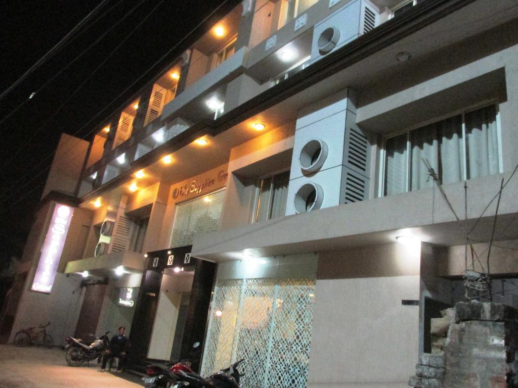 The Sapphire Grand Hotel Варанаси Екстериор снимка